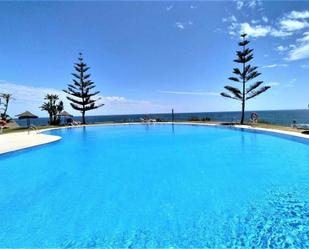 Piscina de Pis en venda en Benalmádena amb Aire condicionat, Jardí privat i Terrassa