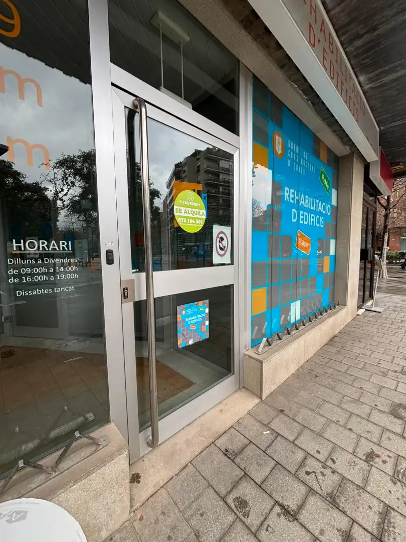 Local de alquiler en Cornellà de Llobregat con Parquet
