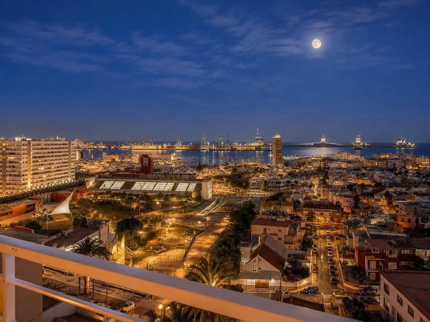 Vista exterior de Casa adosada en venda en Las Palmas de Gran Canaria amb Jardí privat, Terrassa i Traster