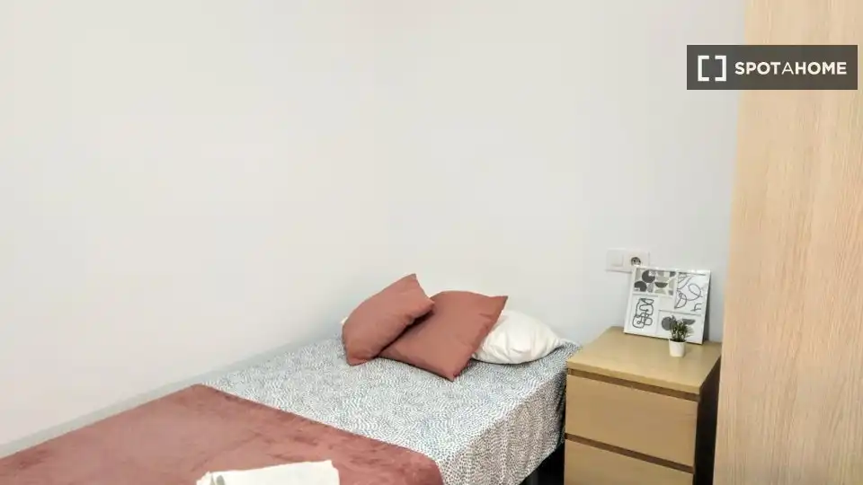 Bedroom of Flat for rent in Burjassot  with Air Conditioner, Heating and Furnished