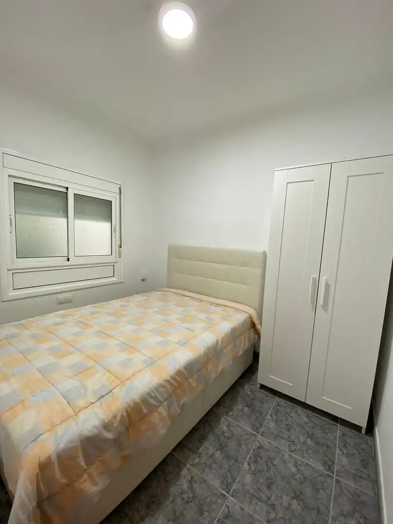 Habitación de Piso en venta en L'Hospitalet de Llobregat con Calefacción y Balcón
