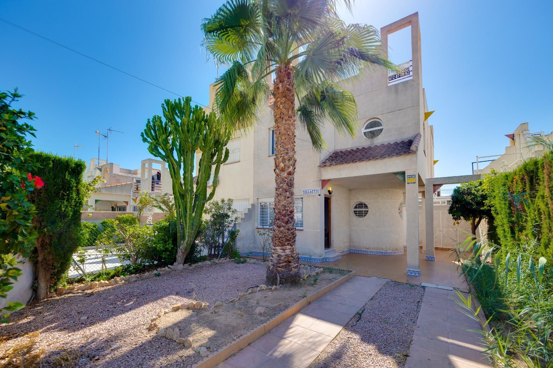 Vista exterior de Casa adosada en venda en Torrevieja