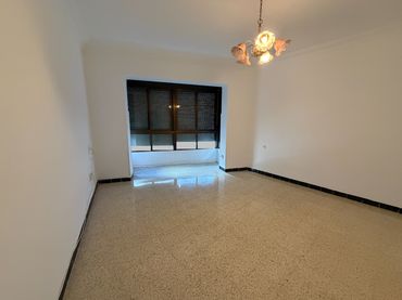 Casa amb balcó en venda a Avenida Libertad