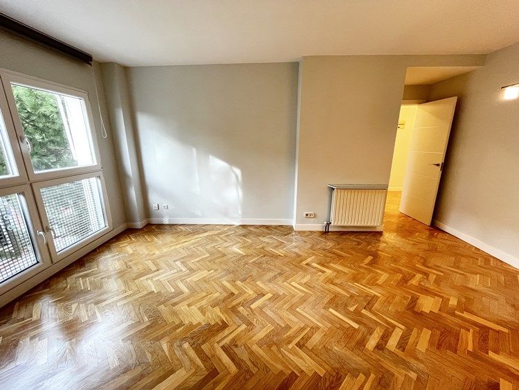 Bedroom of Flat to rent in  Madrid Capital  with Air Conditioner, Heating and Parquet flooring