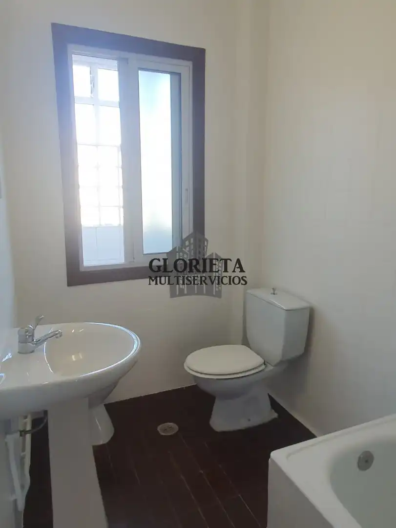 Baño de Piso en venta en Vigo  con Calefacción, Terraza y Trastero