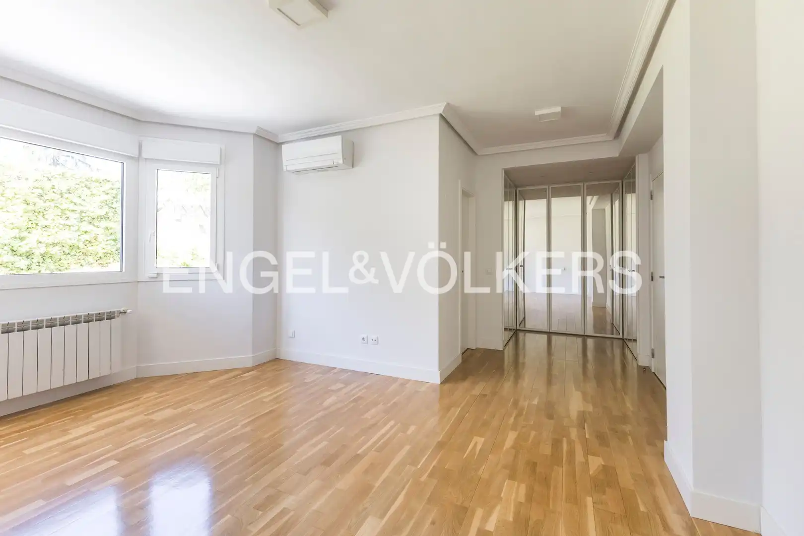 Sala d'estar de Casa adosada de lloguer en Madrid amb Calefacció, Jardí privat i Terrassa