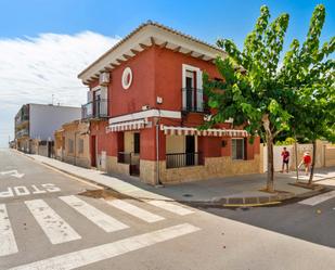 Vista exterior de Casa adosada en venda en Pilar de la Horadada amb Aire condicionat