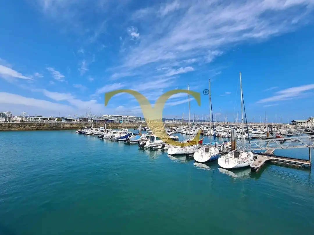 Exterior view of Commercial properties for rent in Gijón   with Air Conditioner