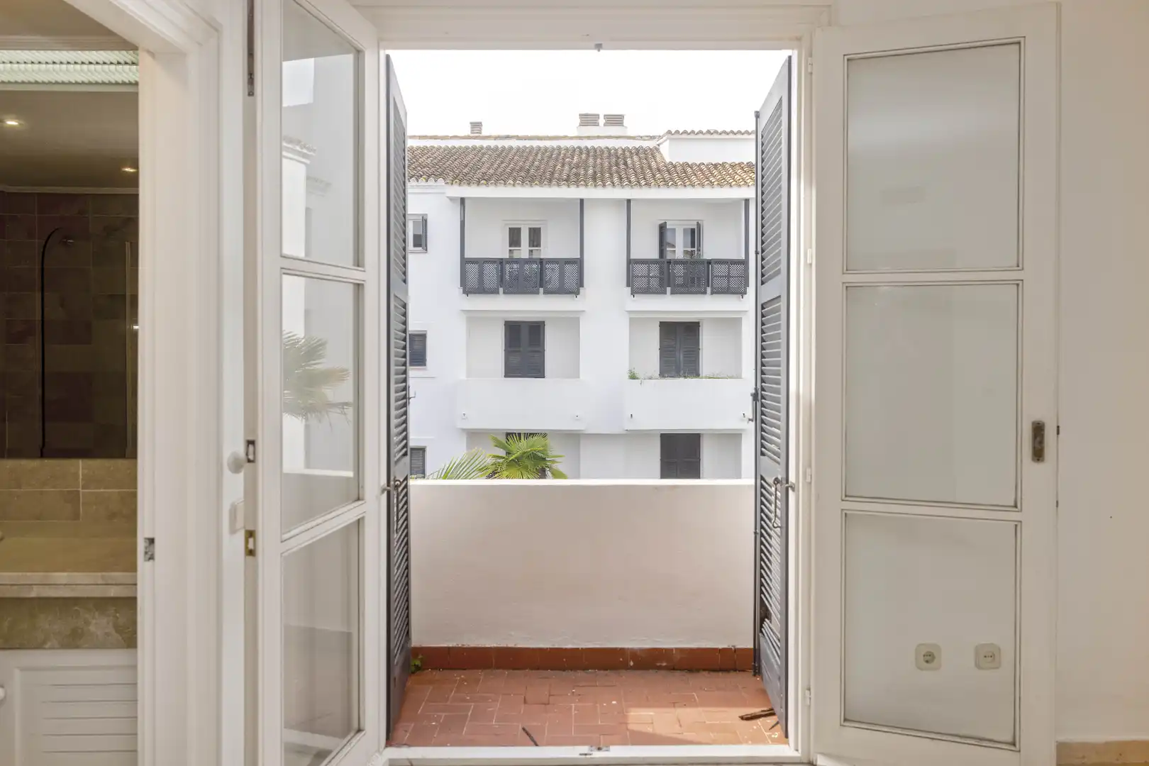 Vista exterior de Piso en venta en Marbella con Terraza, Trastero y Balcón