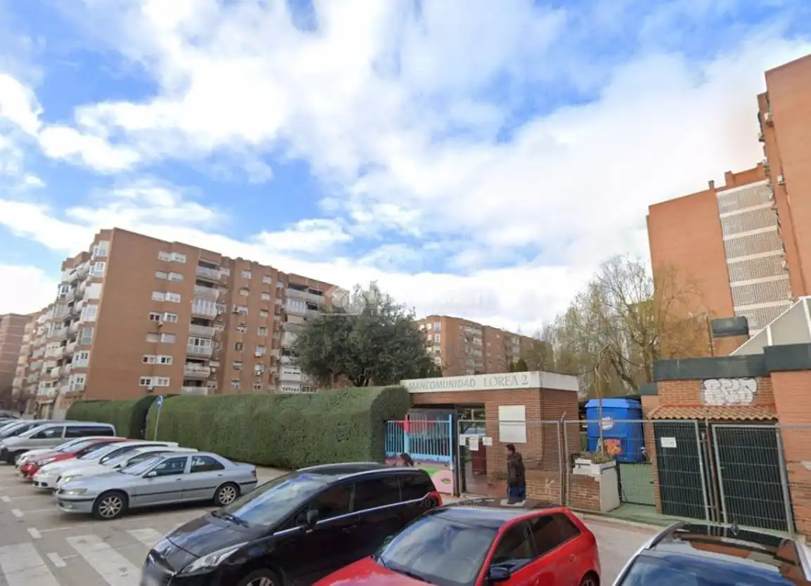 Vista exterior de Piso en venta en Fuenlabrada con Terraza y Piscina comunitaria