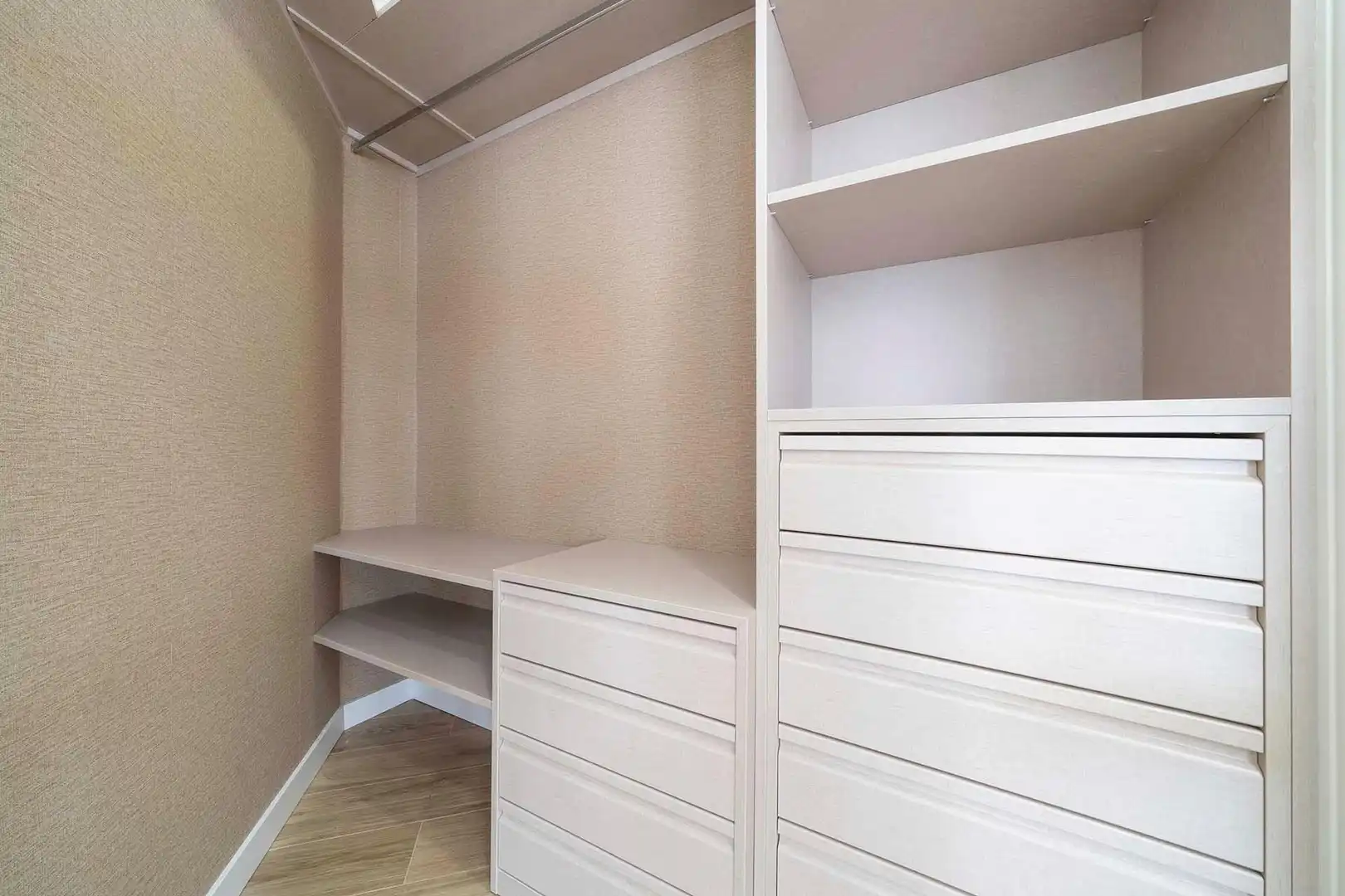 Bedroom of Flat for rent in Madrid  with Air Conditioner, Heating and Balcony
