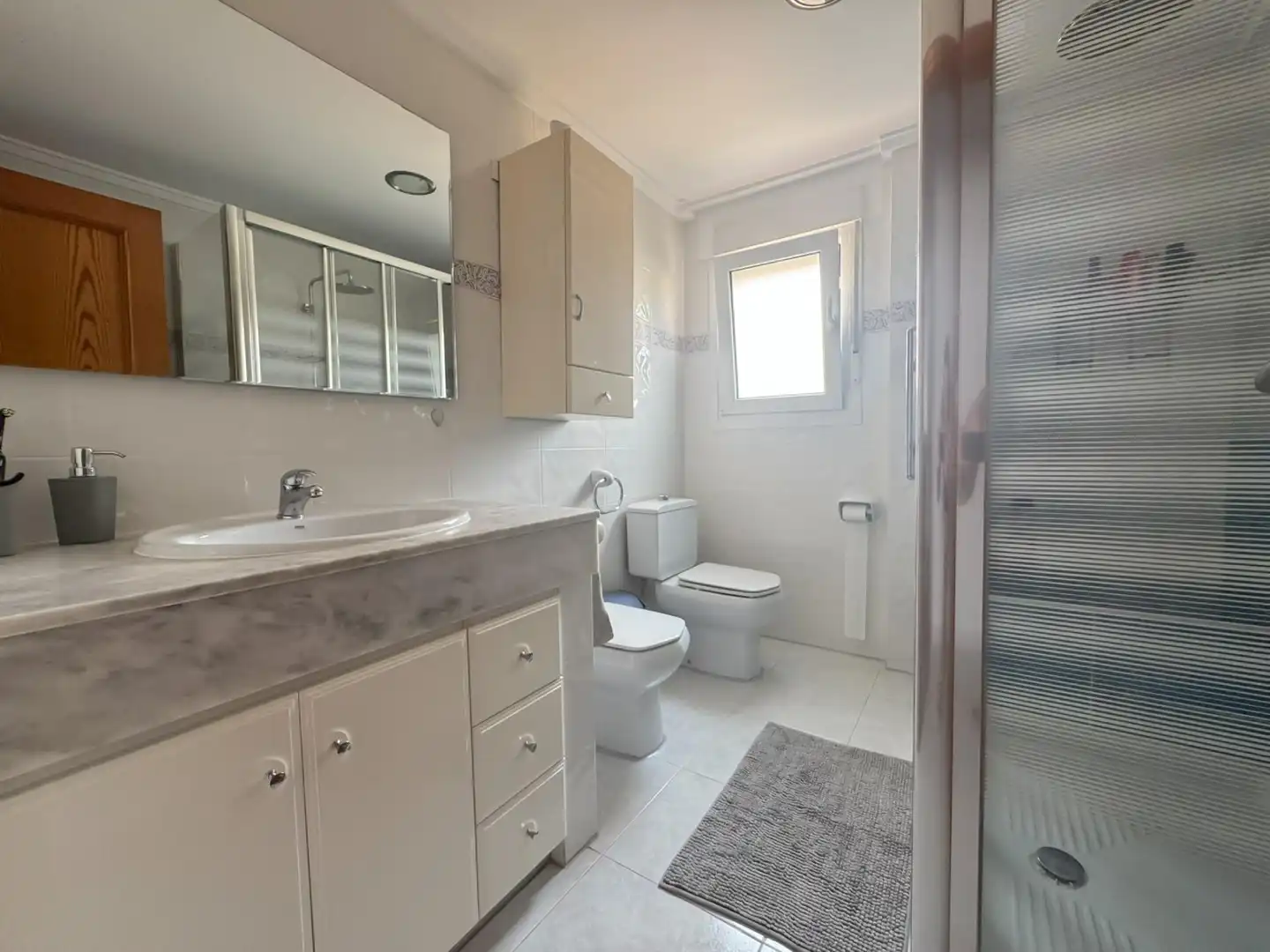 Bany de Casa o xalet de lloguer en Dénia amb Aire condicionat, Terrassa i Piscina comunitària