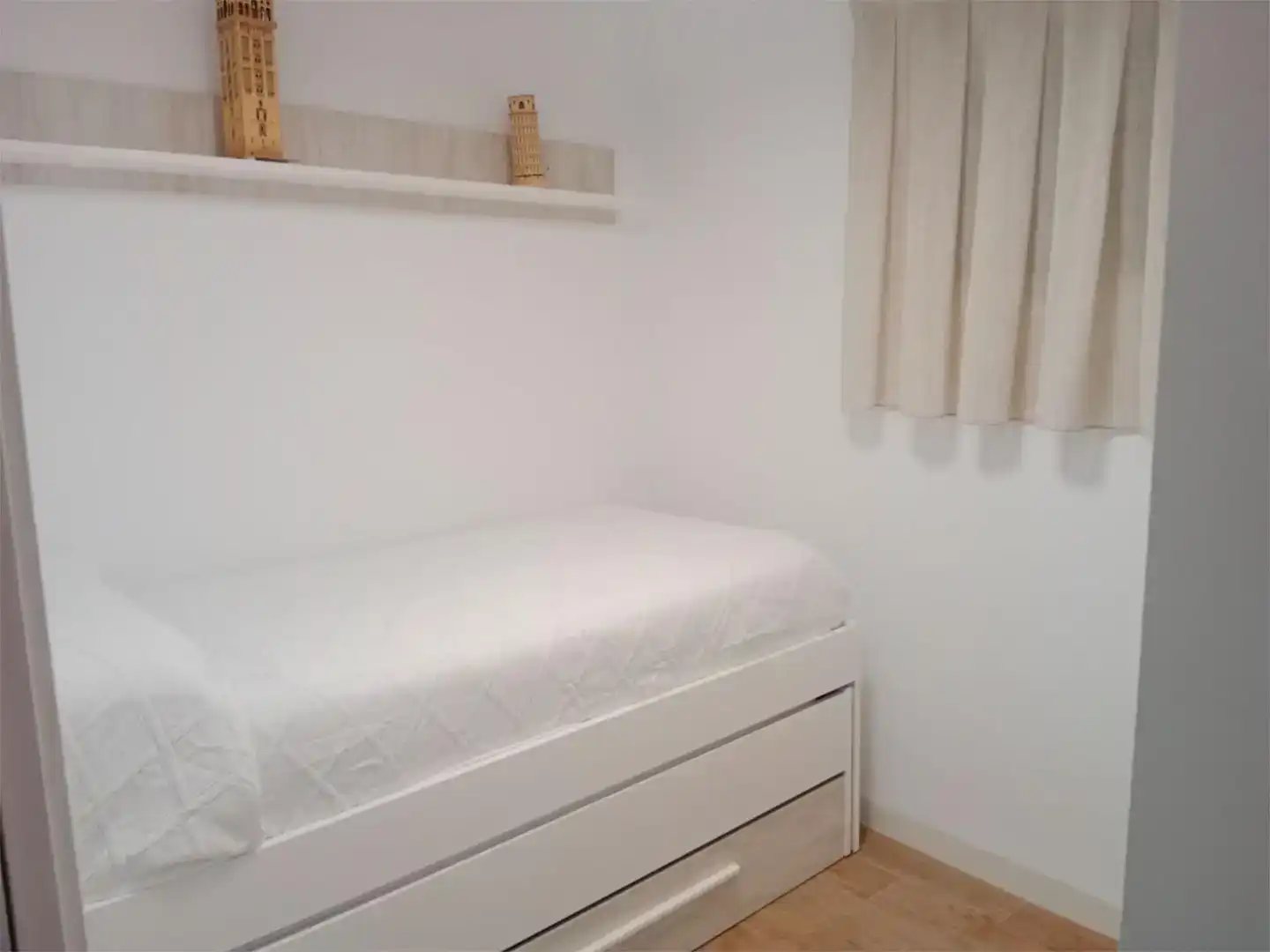 Schlafzimmer von Erdgeschoss zur Miete in Pilar de la Horadada mit Klimaanlage