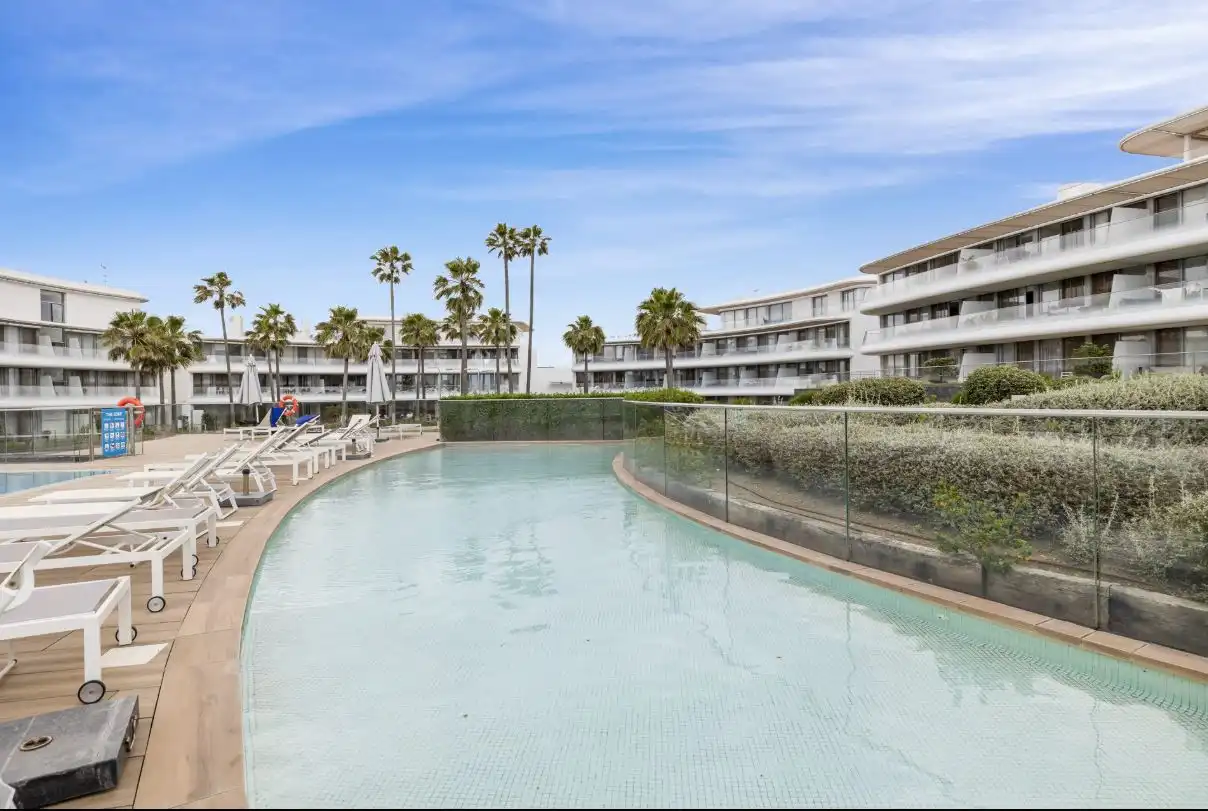 Piscina de Apartament en venda en Estepona amb Aire condicionat, Calefacció i Jardí privat