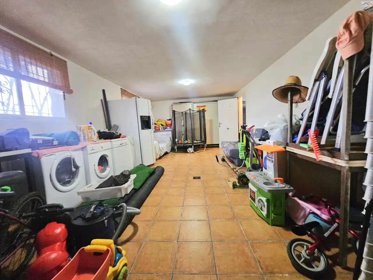 Casa o xalet en venda en Villa del Prado amb Traster i Piscina