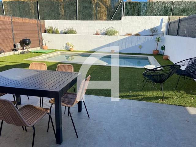 Casa adosada en Alquiler en Carrer de l'Albera en Fornells de la Selva