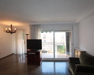 Living room of Flat to rent in  Granada Capital  with Air Conditioner, Heating and Parquet flooring