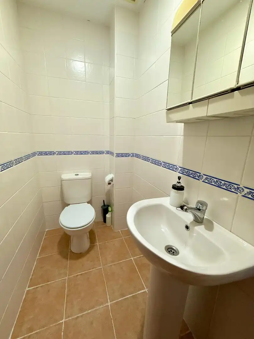 Badezimmer von Einfamilien-Reihenhaus zum Verkauf in Vélez-Málaga mit Klimaanlage, Heizung und Terrasse