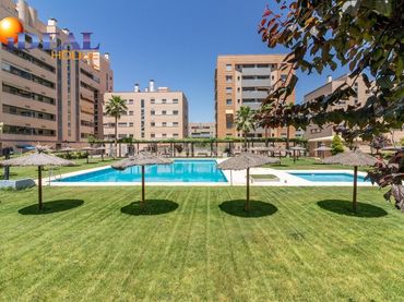 Penthouse mit Pool zum Verkauf in Avenida DE LA ILUSTRACION