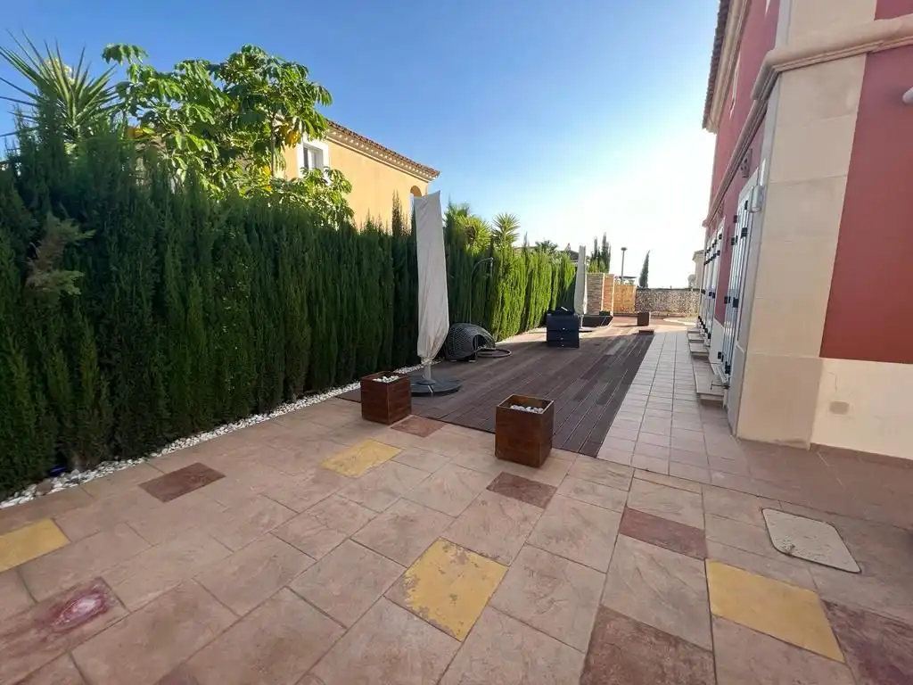 Casa amb piscina en venda a Carrer Dublin, imagen 4