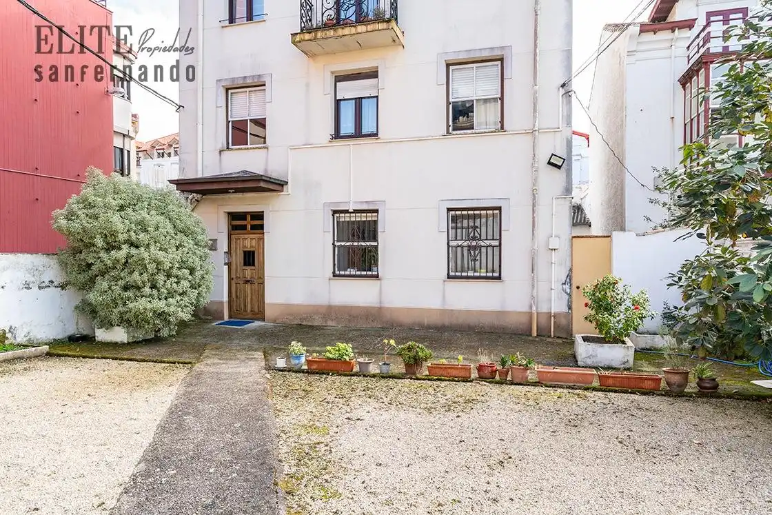 Vista exterior de Casa o chalet en venta en Santander con Calefacción, Jardín privado y Parquet