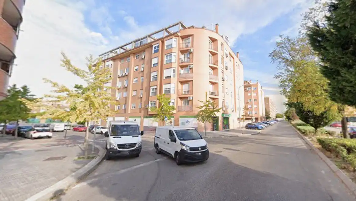 Außenansicht von Wohnung zum Verkauf in Valdemoro mit Klimaanlage, Terrasse und Abstellraum