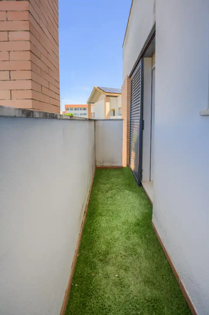 Casa aparellada amb terrassa en venda a Calle Verdejo, imagen 53
