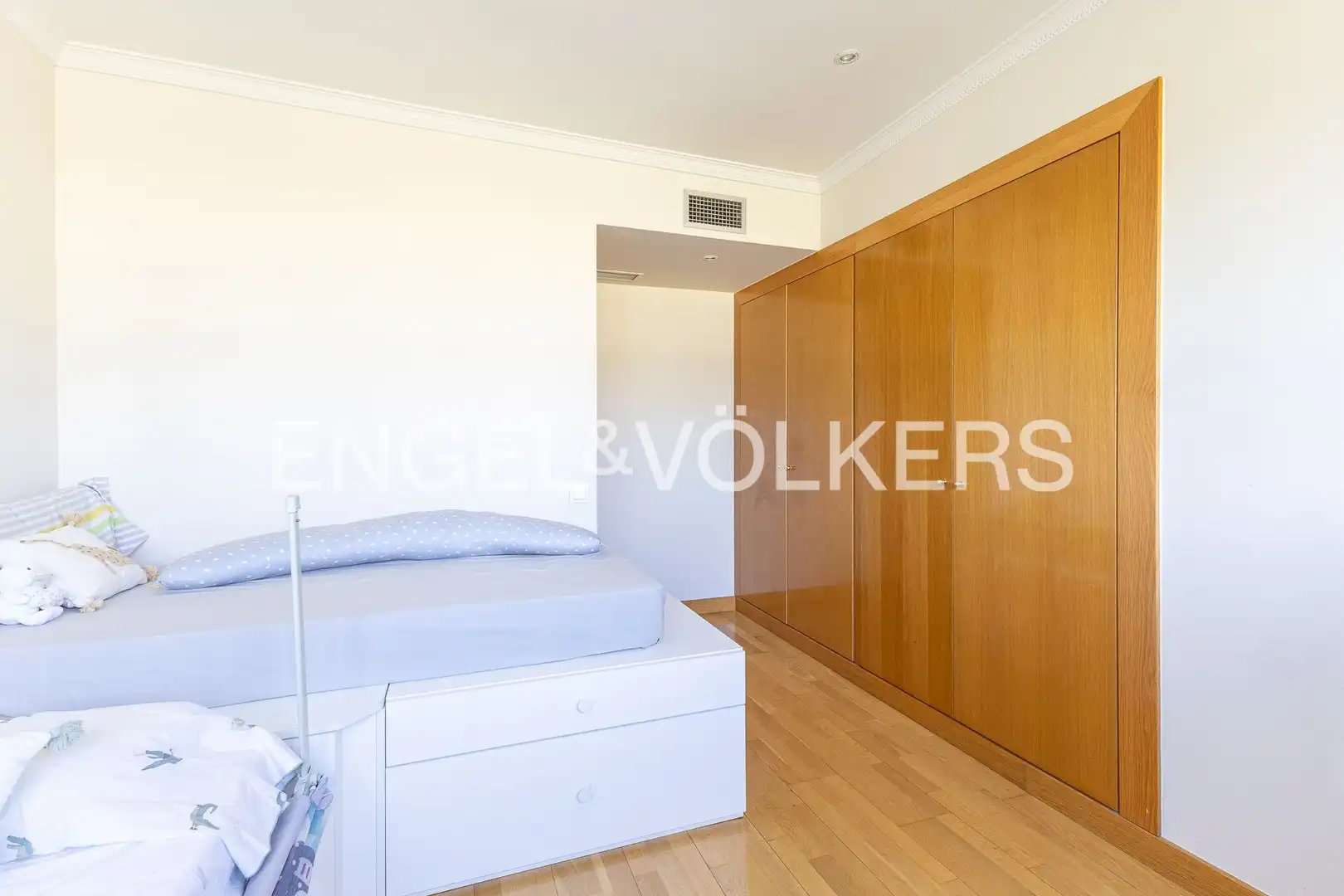 Habitación de Dúplex en venta en Majadahonda con Aire acondicionado, Calefacción y Jardín privado