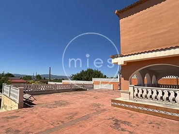 Villa avec balcon à vendre à URBANIZACIÓN CAÑAPAR 0