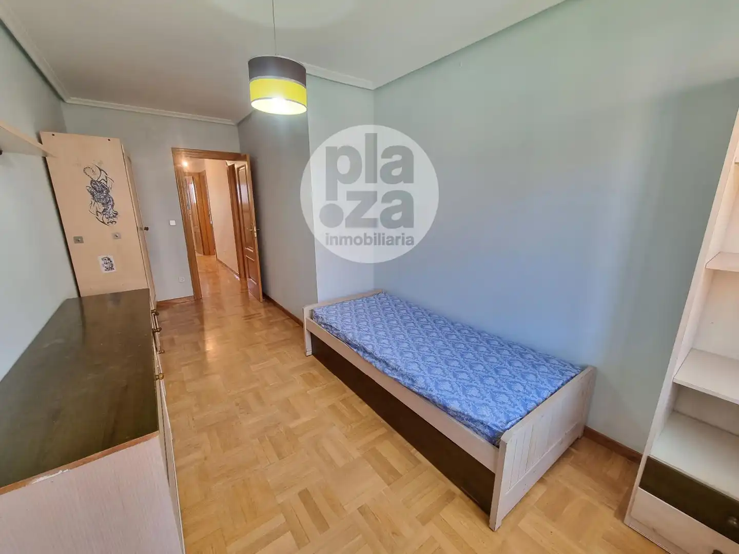Habitación de Casa adosada en venta en Burgos con Calefacción y Jardín privado