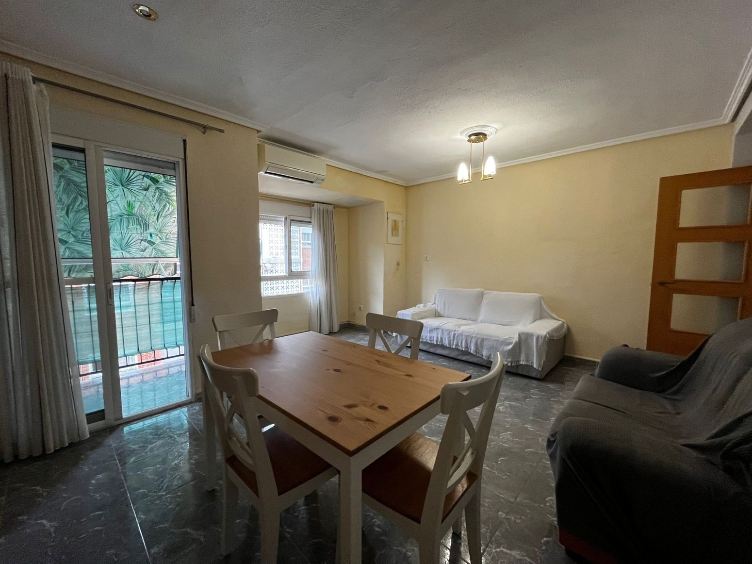 Sala d'estar de Pis de lloguer en Burjassot amb Balcó