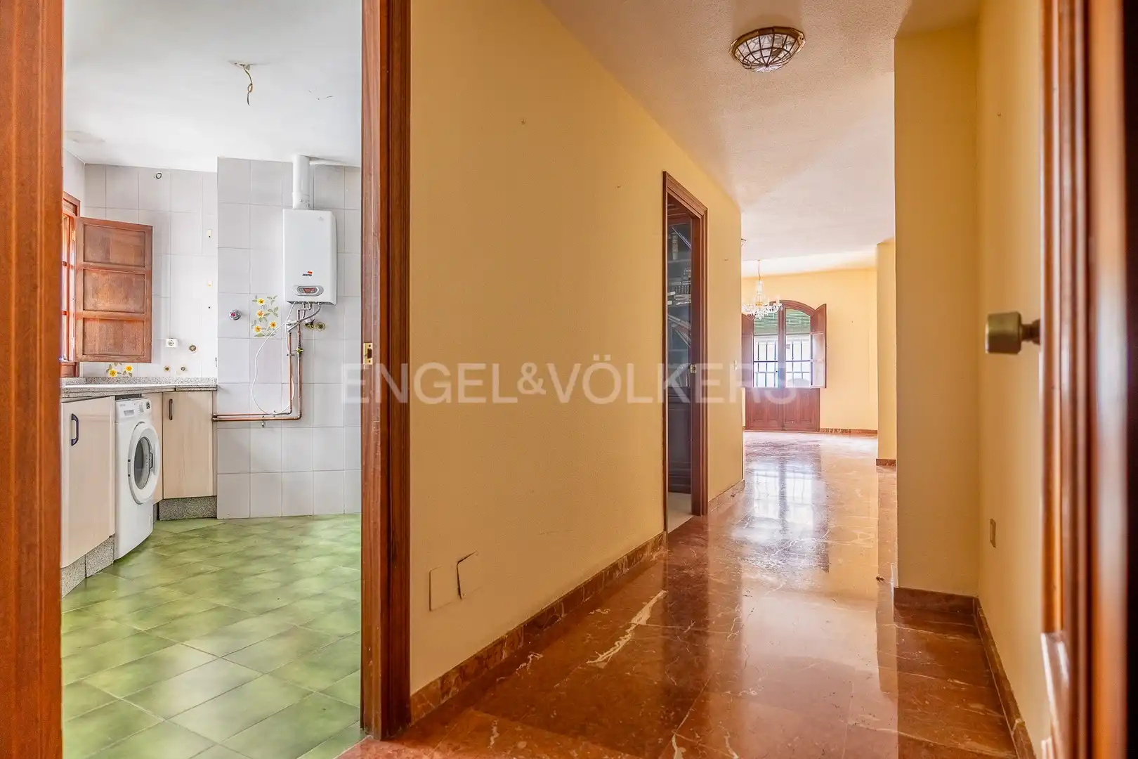Flat for sale in Sevilla  with Air Conditioner and Heating