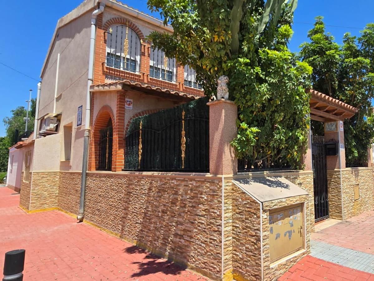 Exterior view of Single-family semi-detached for sale in Torrevieja  with Air Conditioner, Heating and Terrace