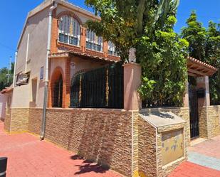 Vista exterior de Casa adosada en venda en Torrevieja amb Aire condicionat, Calefacció i Terrassa