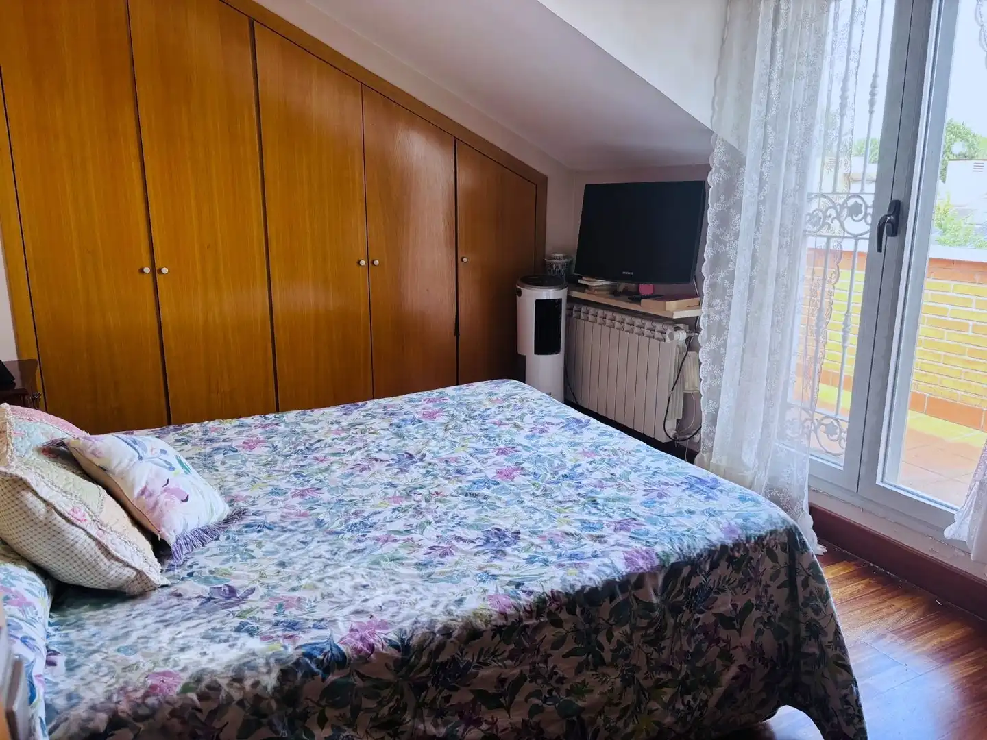Habitación de Casa adosada en venta en Leganés con Calefacción, Jardín privado y Terraza