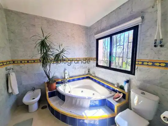 Bathroom of Country homes for sale in Sotogrande  with Heating, Private garden and Swimming Pool