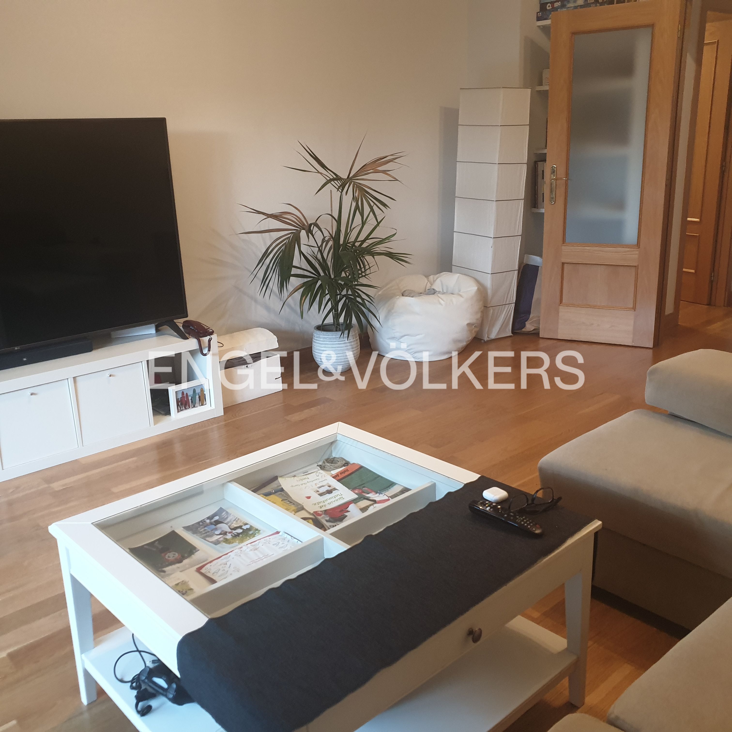 Sala de estar de Apartamento de alquiler en  Madrid Capital con Aire acondicionado, Calefacción y Jardín privado