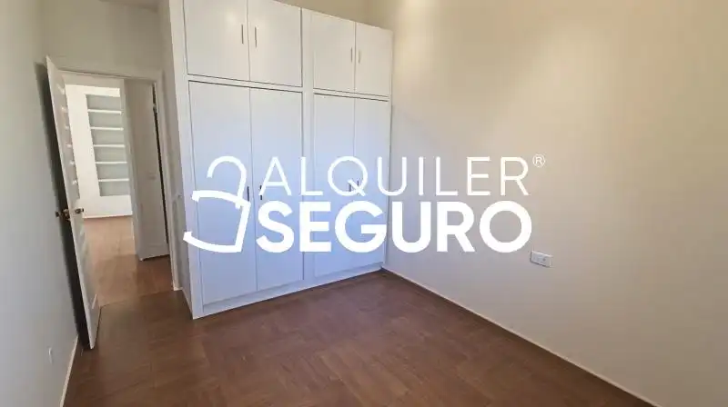 Dormitori de Pis de lloguer en Sevilla amb Aire condicionat