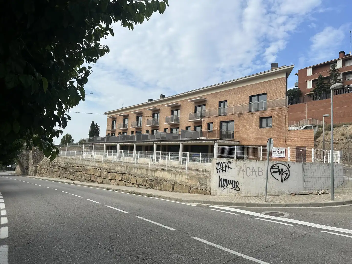 Vista exterior de Casa adosada en venda en Cervera amb Calefacció i Terrassa