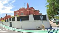 Vista exterior de Casa o xalet en venda en Tomares amb Terrassa i Piscina