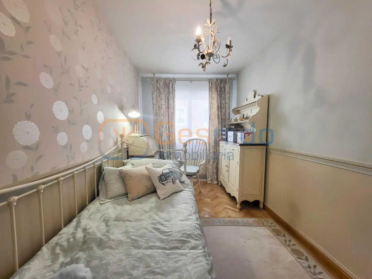 Habitación de Casa adosada en venta en Segovia con Calefacción, Parquet y Trastero