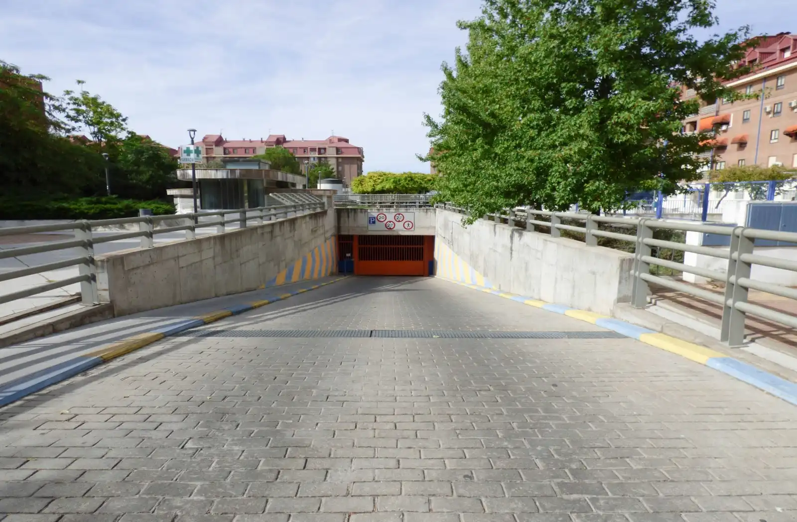 Einzelparkplatz mit Aufzug zum Verkauf in Sur - PAU 4, imagen 3
