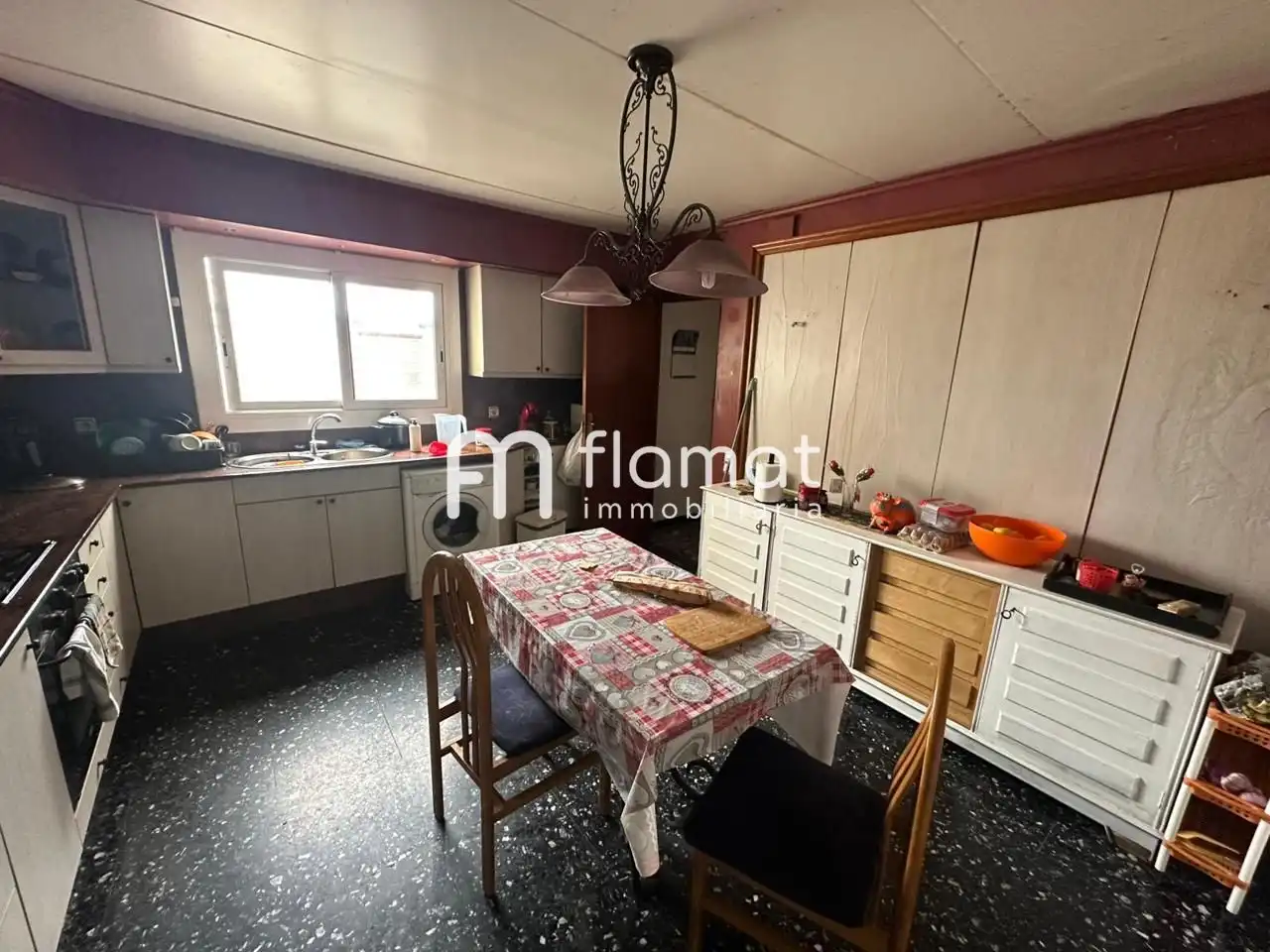 Cocina de Edificio en venta en Santa Coloma de Gramenet
