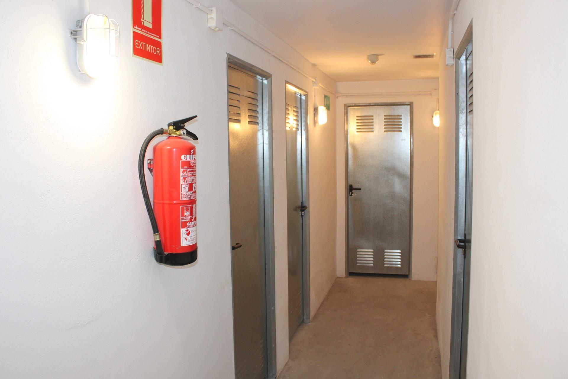 Box room for sale in Oliva