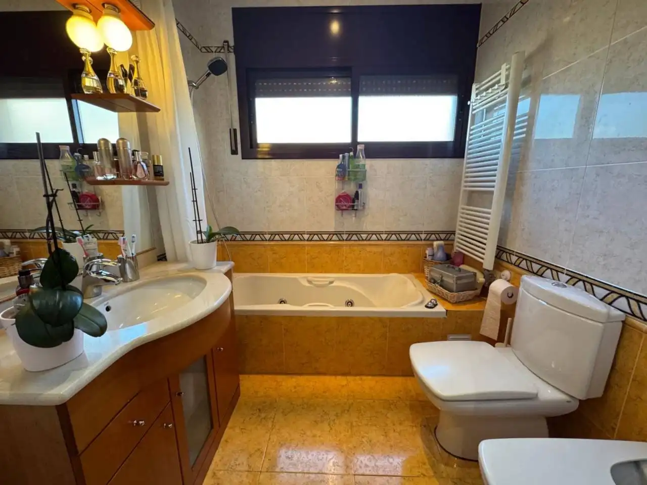 Badezimmer von Haus oder Chalet zum Verkauf in Vilanova del Vallès mit Heizung, Privatgarten und Terrasse