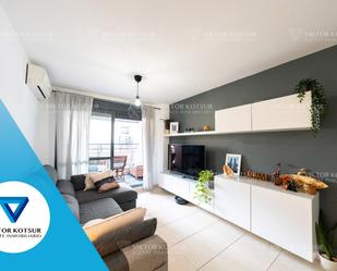 Sala d'estar de Pis en venda en Roquetas de Mar amb Aire condicionat, Terrassa i Moblat