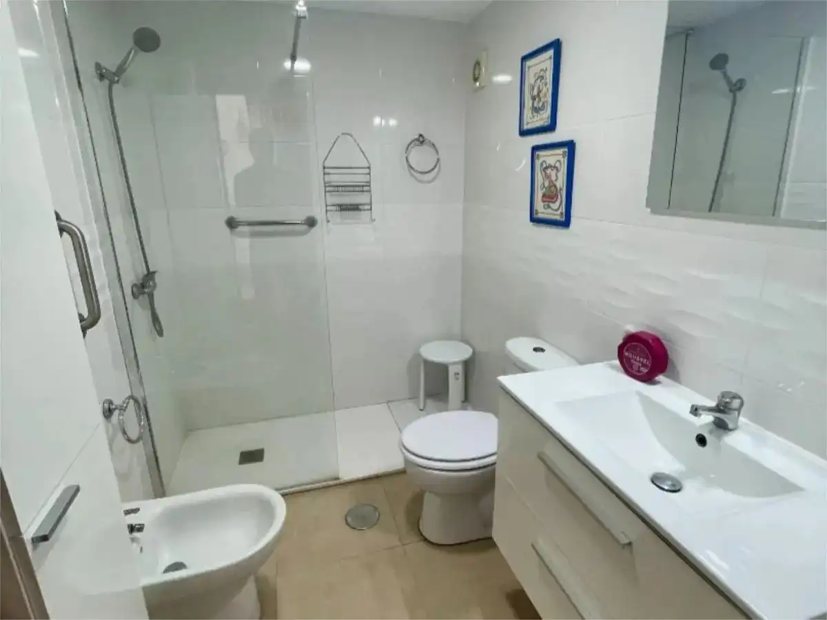 Badezimmer von Wohnung zum Verkauf in Dos Hermanas mit Klimaanlage, Terrasse und Möbliert