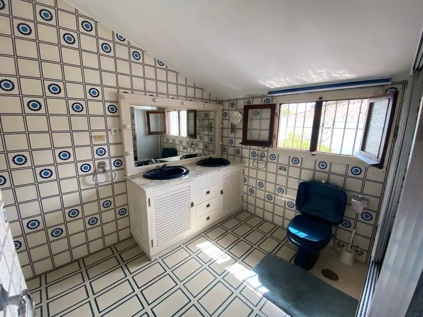 Bathroom of Houses for sale in Fuengirola  with Air Conditioner, Private garden and Swimming Pool