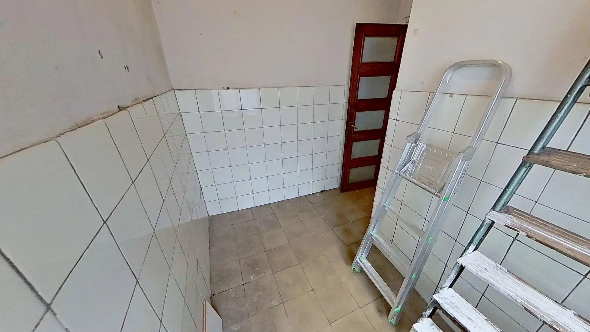 Baño de Piso en venta en Oviedo  con Calefacción
