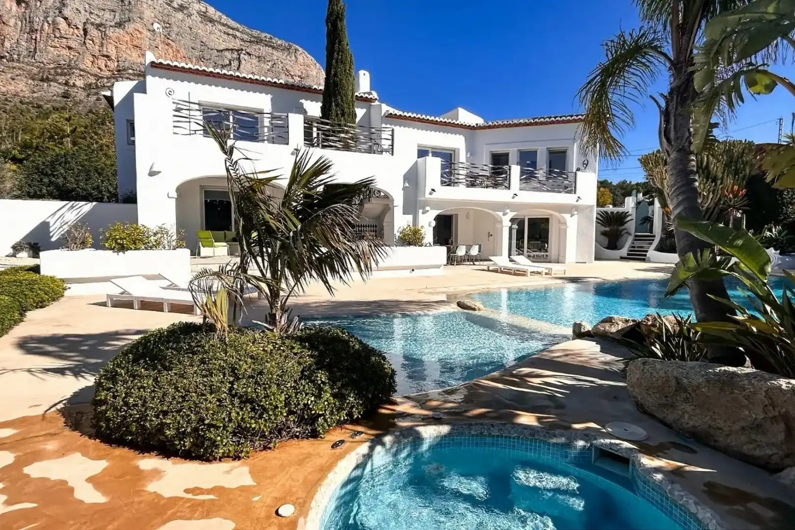 Vista exterior de Casa o xalet en venda en Jávea / Xàbia amb Calefacció, Jardí privat i Piscina